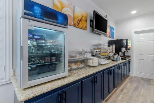a kitchen with a counter with a refrigerator at Comfort Inn Carmel By the Sea in Carmel