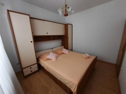 Katil atau katil-katil dalam bilik di Apartmani Anita