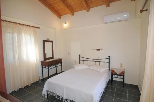 Postel nebo postele na pokoji v ubytování Harmony Villas