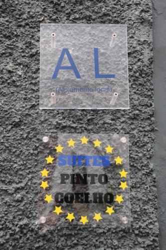 a sign for a super pinto colorico with stars at Suites Pinto Coelho in Caniço