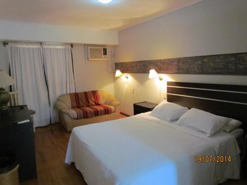 a hotel room with a bed and a chair at Hotel Monte Regina in Vera