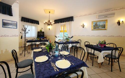 En restaurang eller annat matställe på Valle D'Agrò