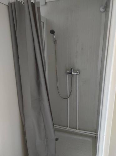 a shower with a shower curtain in a bathroom at Vándorsólyom kemping in Nagymaros