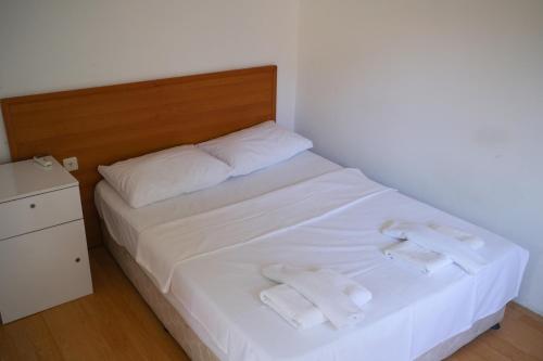 Gallery image of Naz Beach Bungalow Hotel in Antalya in Kızılot