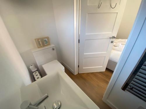 a bathroom with a white sink and a toilet at Little lodge - Beautiful Modern Open Plan Lodge in Southampton