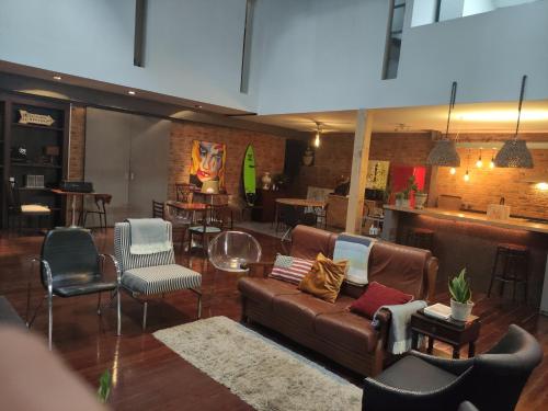 Posezení v ubytování Caruma Surf Hostel