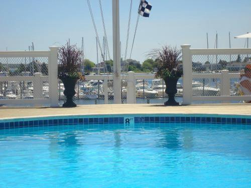 Anchor In Hotel - Hyannis, MAの敷地内または近くにあるプール