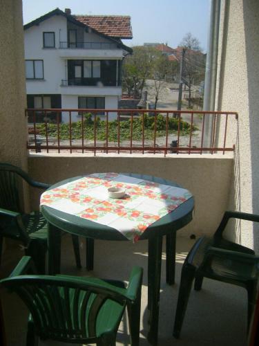 a table and chairs sitting on a balcony with a table at Сотирови, самостоятелни стаи in Chernomorets