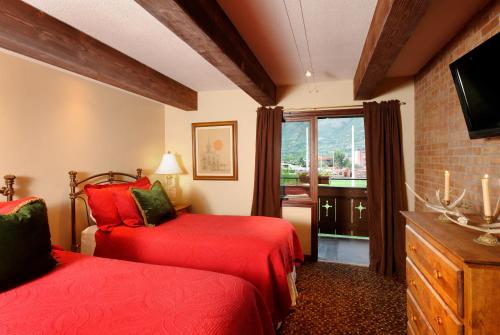 Tempat tidur dalam kamar di Mountain Chalet Aspen