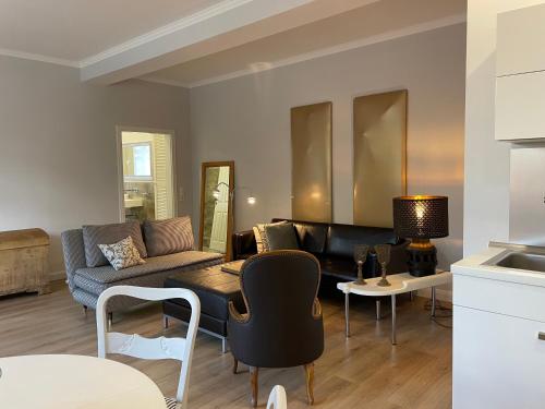 a living room with a couch and a table at Gestorfer Kötnerhof Business und Landlust in Springe