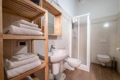 Koupelna v ubytování Albergo Punta Zerbion
