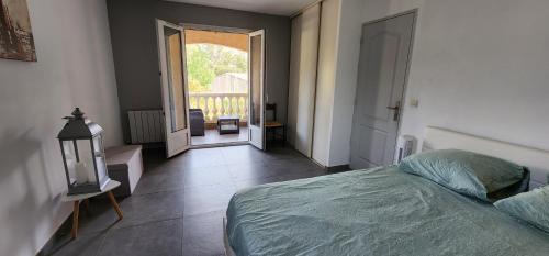Ένα ή περισσότερα κρεβάτια σε δωμάτιο στο Chambres privées dans Villa des Lauriers