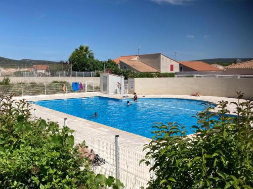 a large swimming pool with people swimming in it at Perle bleue in Vic-la-Gardiole