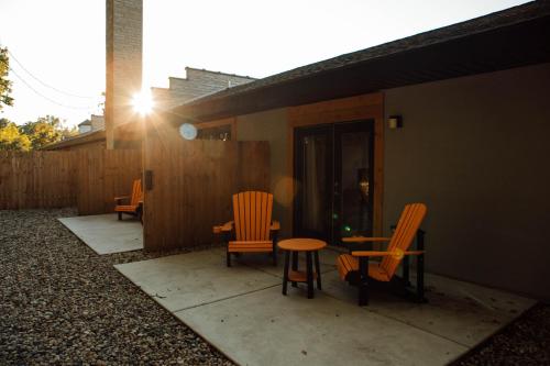 a group of chairs and a table on a patio at 4411 Inn & Suites in Michigan City