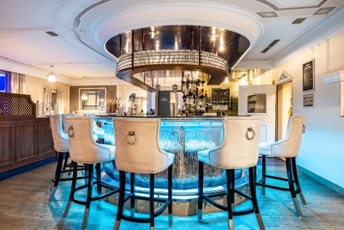 a pool bar with stools in a restaurant at Schlosshotel Lacknerhof in Flachau