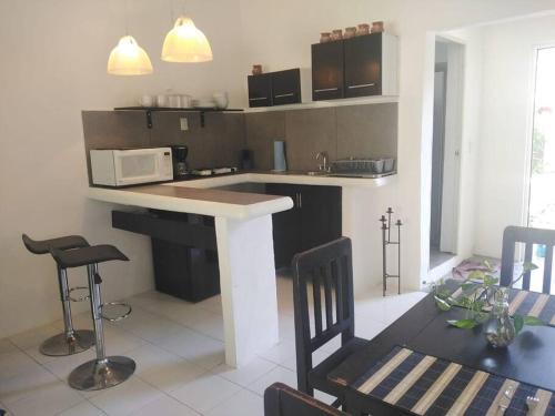 Dapur atau dapur kecil di Casa bonita a dos cuadras del mar