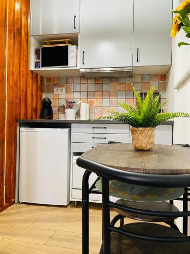 a kitchen with a table and a counter top at Casa das Férias in Lisbon