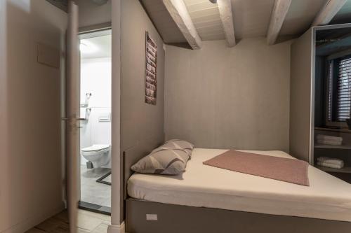 Ένα ή περισσότερα κρεβάτια σε δωμάτιο στο Guest House Blue