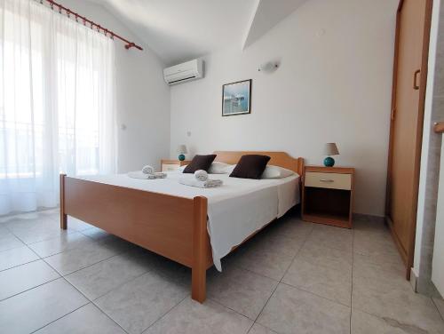 מיטה או מיטות בחדר ב-Apartments and Rooms Saric