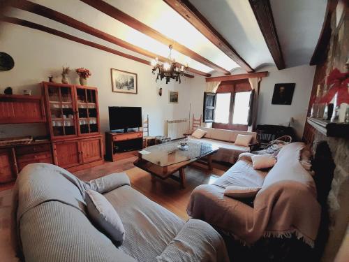 a living room with a couch and a table at La Antigua Posada in Linares de Mora