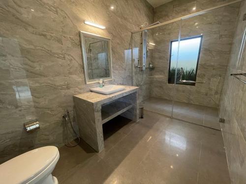 Bilik mandi di Charis Pool Villa 1 - 3 Bedroom with Private Pool