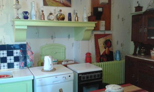 Kuchyň nebo kuchyňský kout v ubytování Maison familiale Ronchonnette et mon Repos