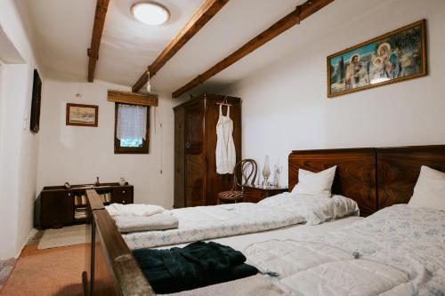 Postel nebo postele na pokoji v ubytování Nyugalom az erdő közepén Ruzsa