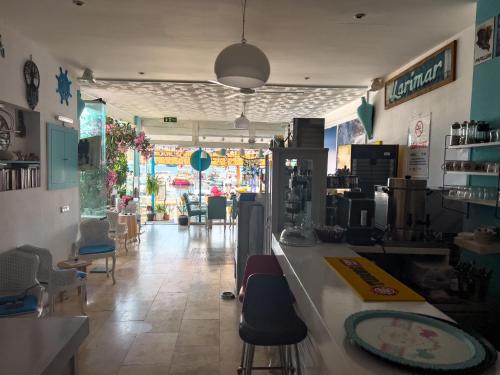 Un restaurante u otro lugar para comer en Larimar Hotel Cesme