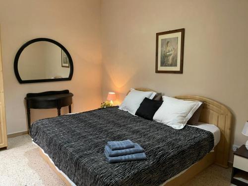 מיטה או מיטות בחדר ב-Olivier House Mellieha