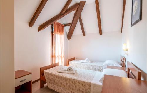 Afbeelding uit fotogalerij van 3 Bedroom Awesome Home In Albarella Ro in Isola Albarella