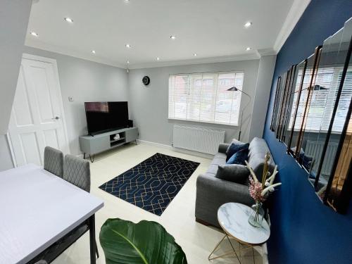 a living room with a couch and a tv at Modern Home, Close to the City Centre with Parking in Birmingham