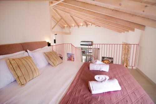 Ένα ή περισσότερα κρεβάτια σε δωμάτιο στο Isavella's apartments under the castle