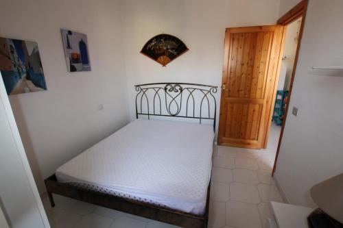 A bed or beds in a room at Residence Le Onde 2