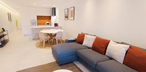 211 Apartamento moderno com vista para a piscina no centro da cidade
