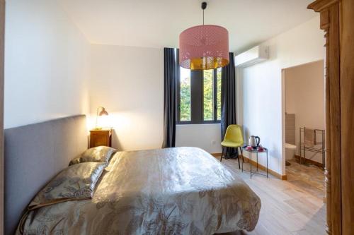 Postel nebo postele na pokoji v ubytování Chambres au Château du Mouillat