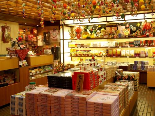 a store filled with lots of products on display at Okada Ryokan Warakutei in Takayama