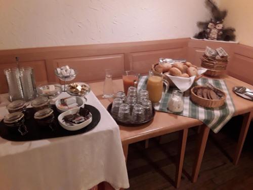 Jídlo v penzionu nebo okolí