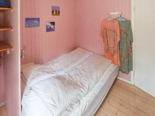 Vester SømarkenにあるTwo-Bedroom Holiday home in Aakirkeby 7のギャラリーの写真