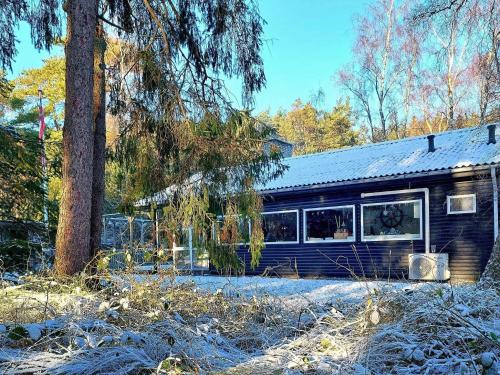 Two-Bedroom Holiday home in Aakirkeby 7 im Winter