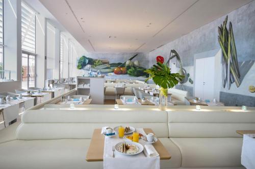 a dining room with white tables and chairs at Hotel Hiberus in Zaragoza