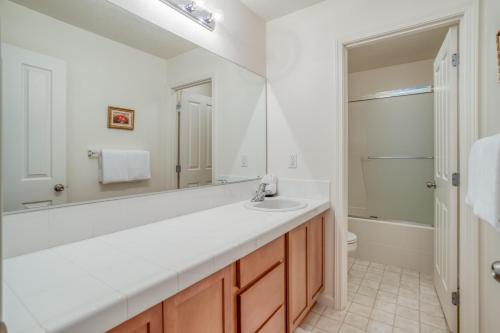Un baño de Netarts Sundown - Meredith Lodging