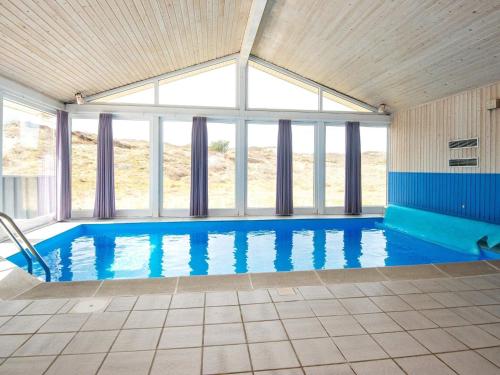 una piscina en una casa con ventanas en 12 person holiday home in Fan en Sønderho