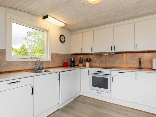 Dapur atau dapur kecil di Beachfront Bliss in albaek - By Traum Ferienwohnungen