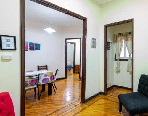 a living room with a door leading to a dining room at Calido alojamiento en San Telmo EH in Buenos Aires