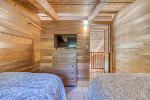 Katil atau katil-katil dalam bilik di Rustic Retreat