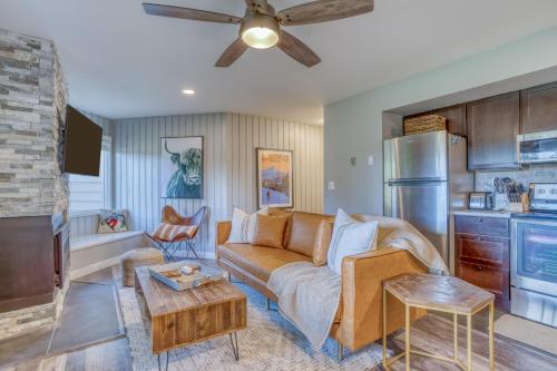 a living room with a couch and a kitchen at Ski House 154 - Meredith Lodging in Bend