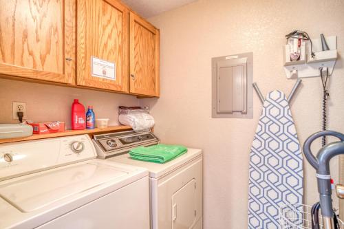 a kitchen with a washing machine in a room at Quelah 21 - Meredith Lodging in Sunriver