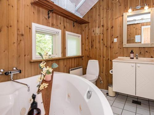 Een badkamer bij Holiday home Ebeltoft CLXXXVII