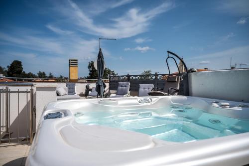 a bath tub sitting on top of a roof at Villa Alpa in Umag