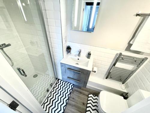 a small bathroom with a sink and a shower at New Executive Apartment Perfect for Contractors & Pilots in Bishops Stortford